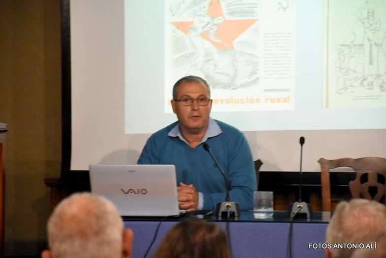 La charla del historiador Germán Jiménez tuvo lugar esta tarde-noche en el Museo León y Castillo (Foto Antonio Alí)